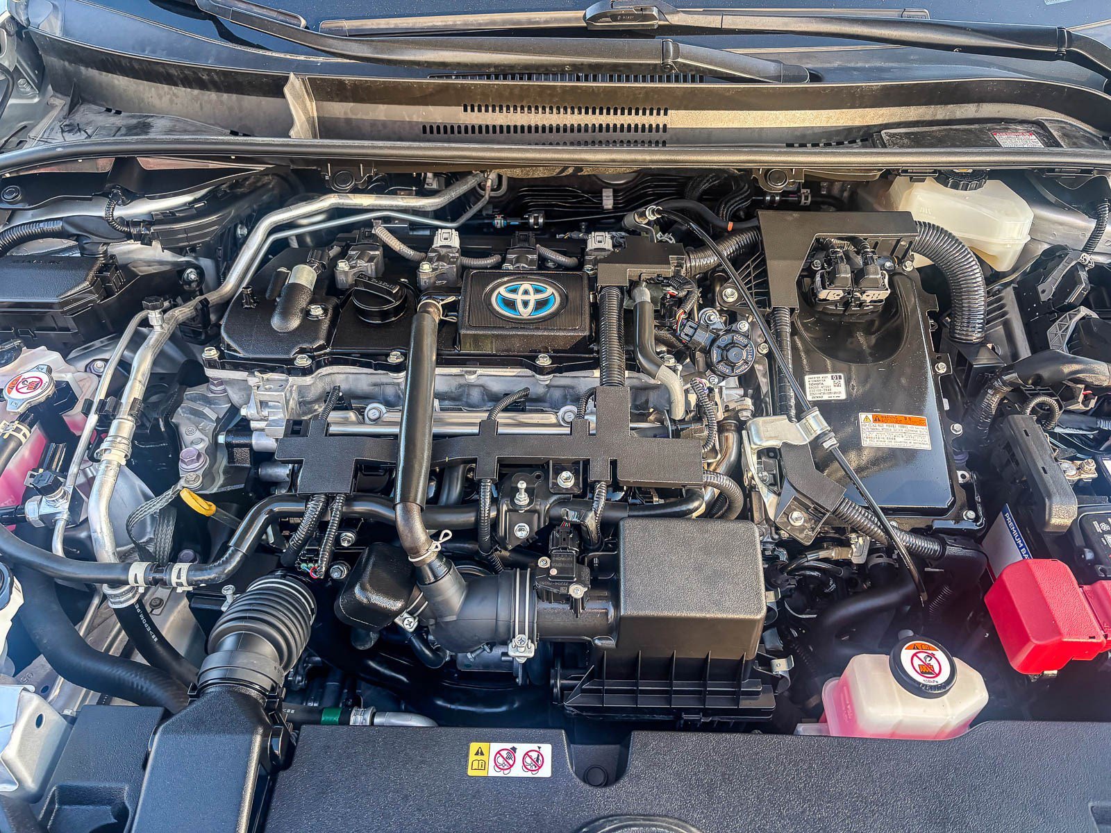 Used 2022 White Toyota Hybrid LE image 13