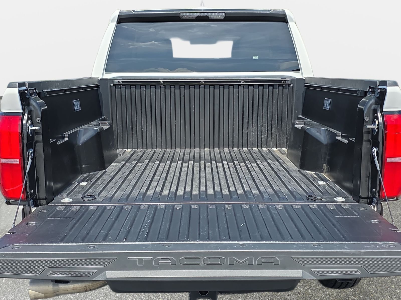 2025 Toyota Tacoma SR5 - Photo 12