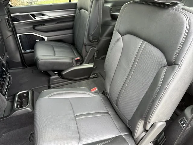 New 2026 High Gloss Black Exterior Paint Jeep Limited Reserve image 17