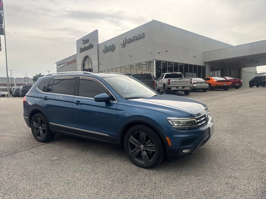 Used 2018 Blue Volkswagen 2.0T SEL Premium image 1