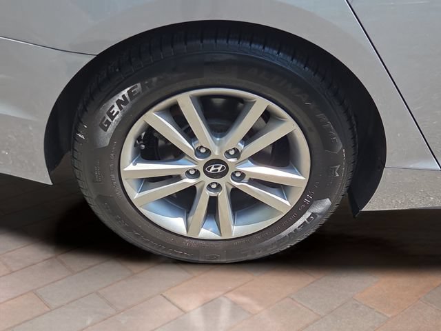 Used 2016 Shale Gray Metallic Hyundai 2.4L SE image 20