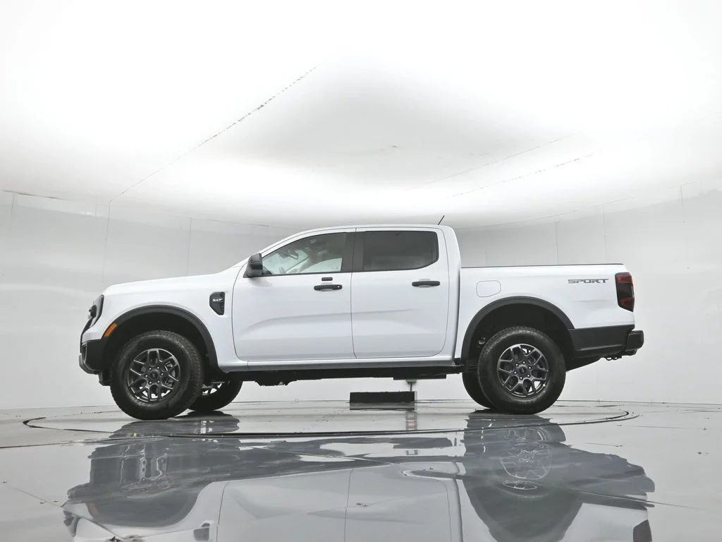 New 2026 Oxford White Ford XLT image 7