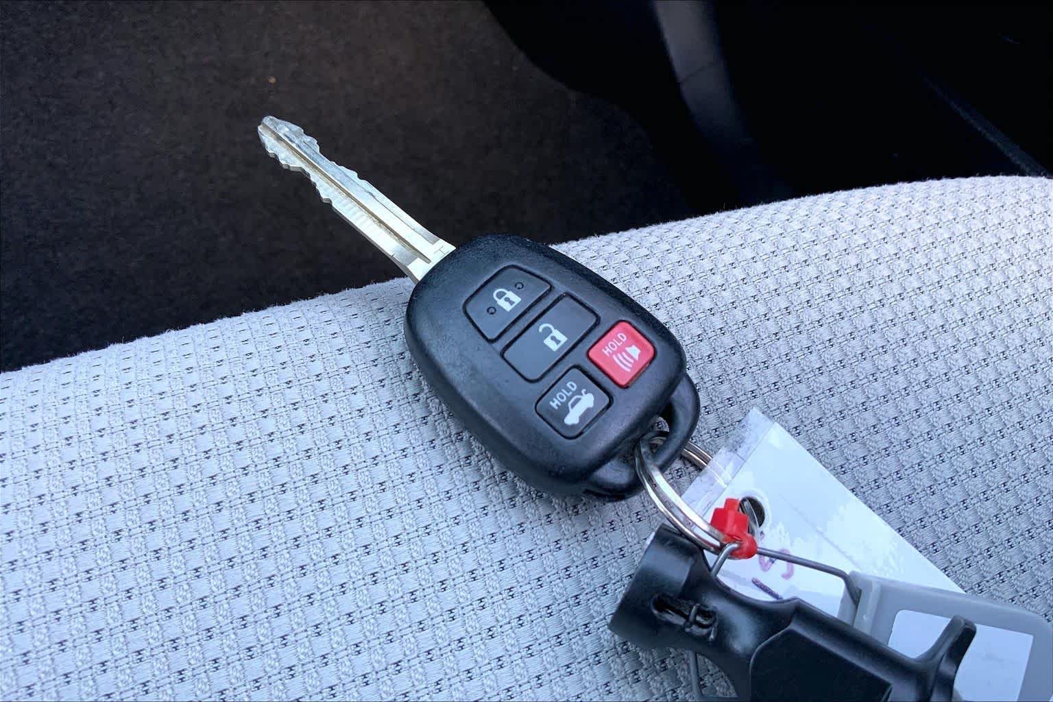 Used 2016 Super White Toyota XLE image 12