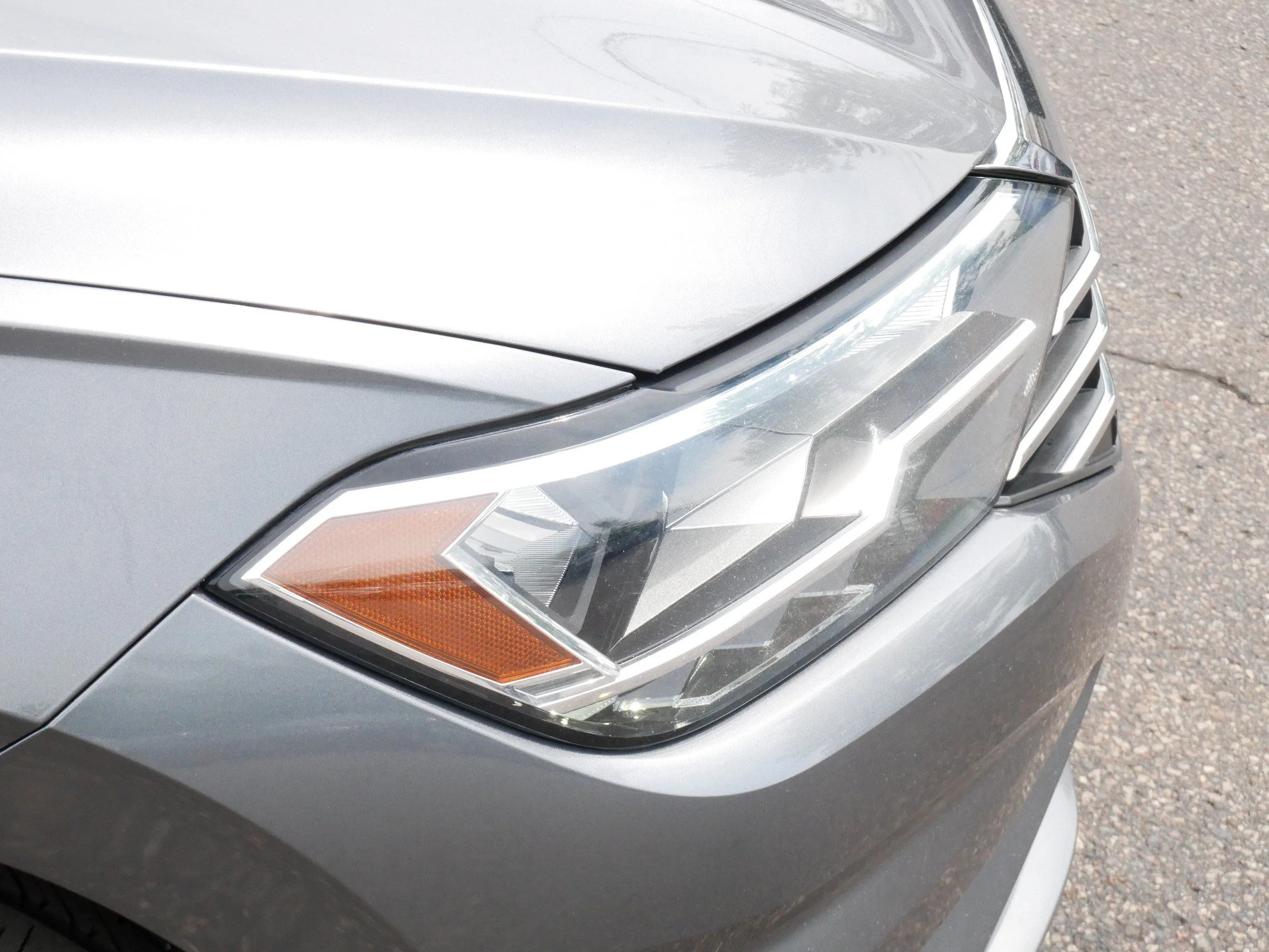 Used 2019 Platinum Gray Metallic Volkswagen SE image 16