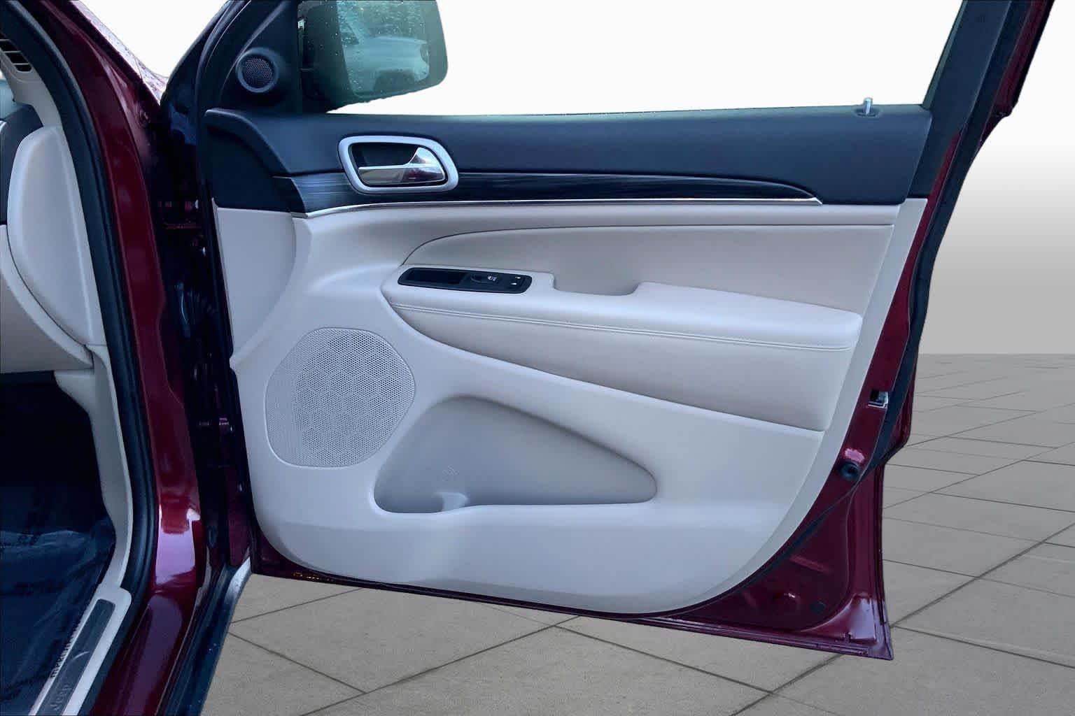Used 2021 Velvet Red Pearlcoat Jeep Limited image 19