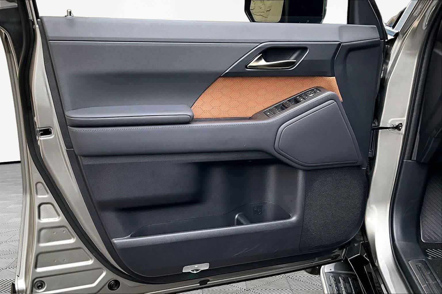 Used 2025 Atomic Silver Lexus Premium+ image 22