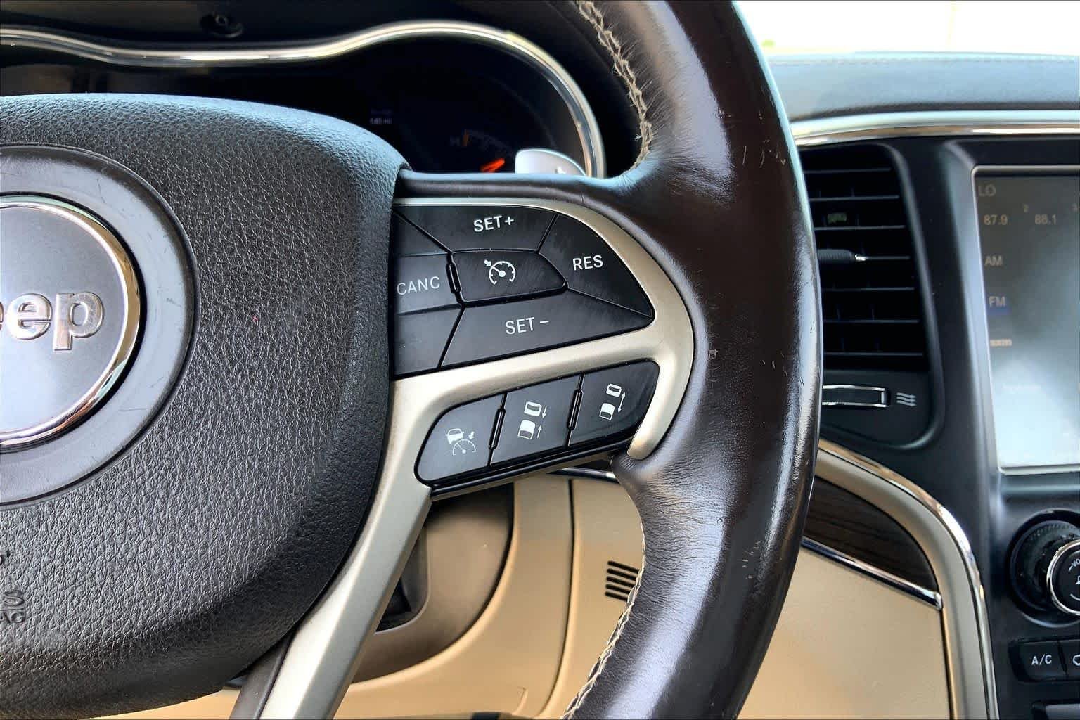 Used 2015 True Blue Pearlcoat Jeep Overland image 32