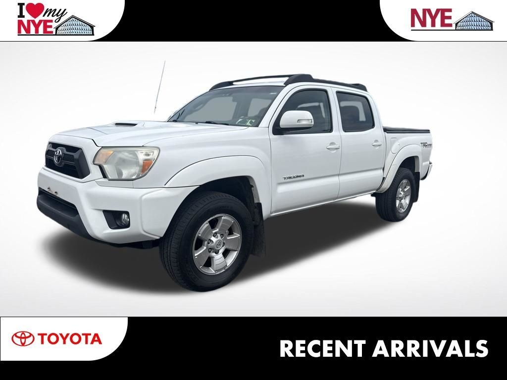 Used 2015 Super White Toyota Base image 1