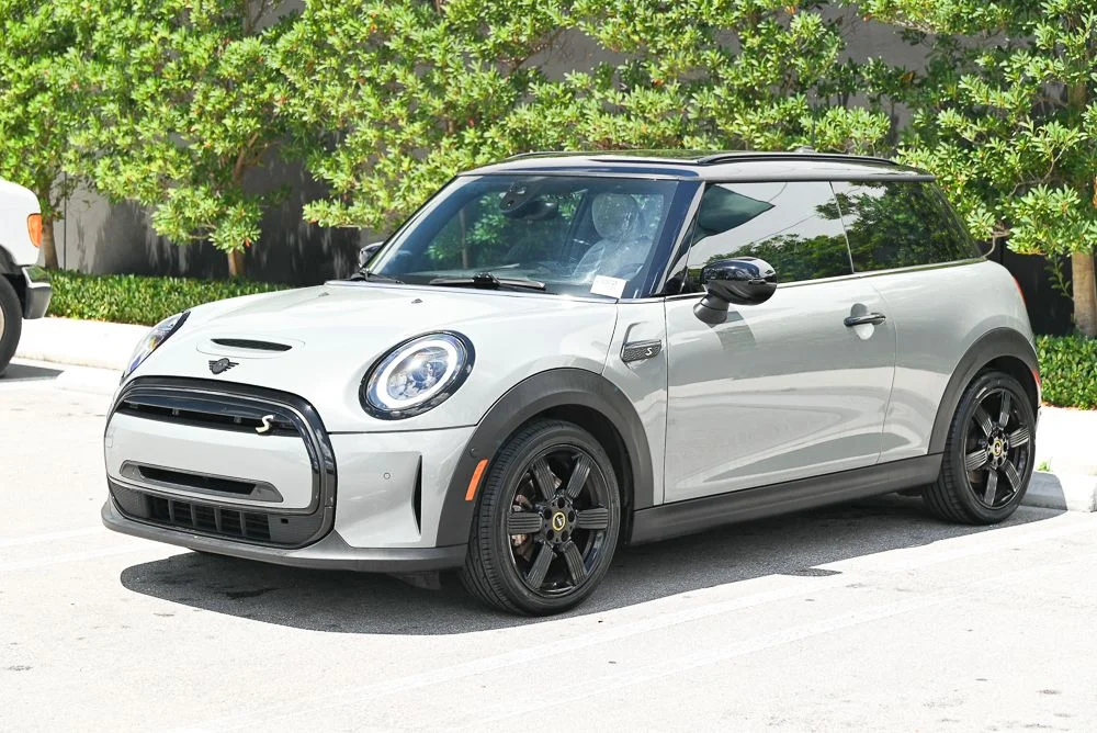 2023 MINI Hardtop Cooper SE's photo