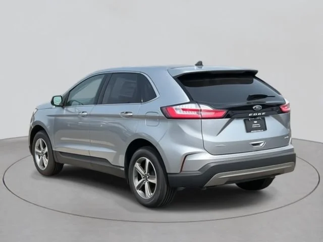 Used 2022 Silver Ford SEL image 3