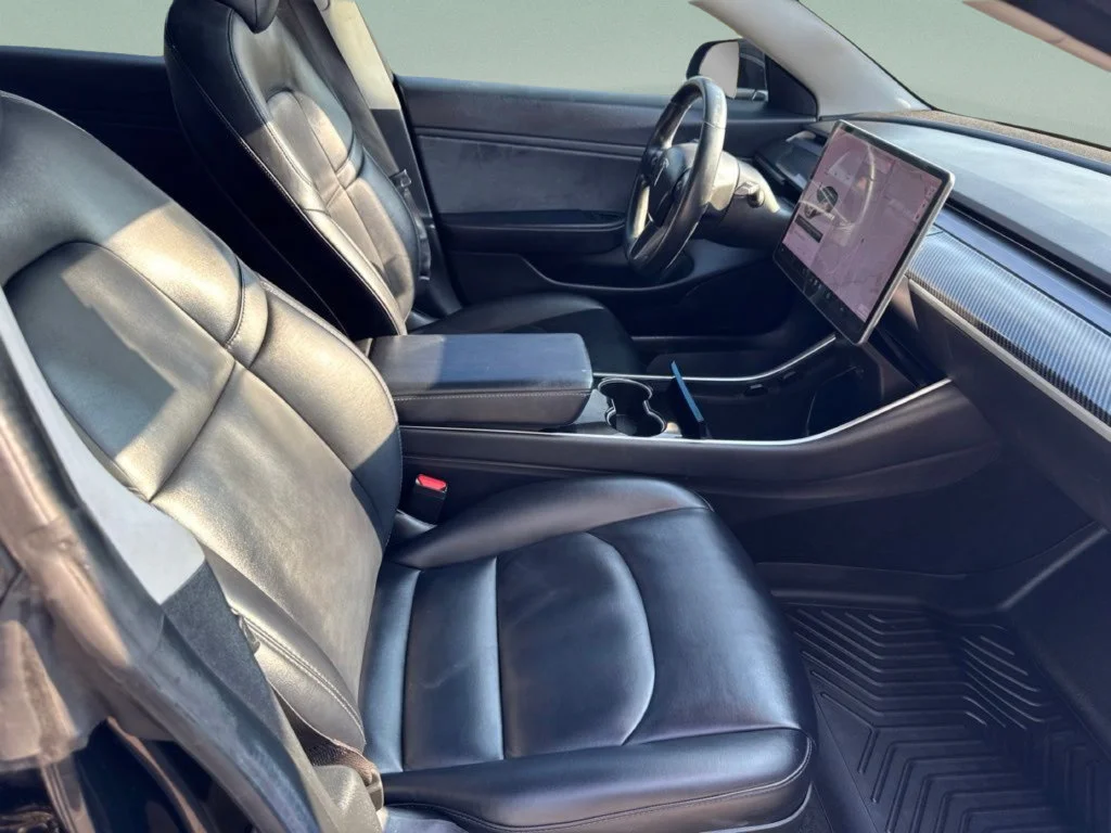 Used 2018 Obsidian Black Metallic Tesla Long Range image 22