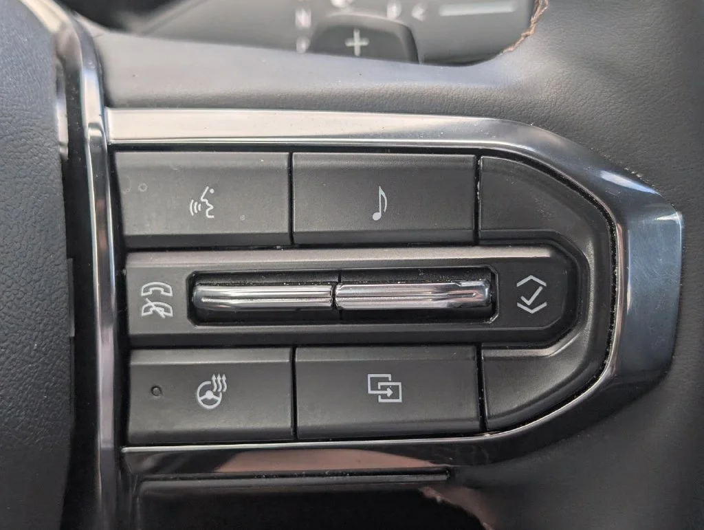 Used 2026 Summit White GMC AT4 image 19