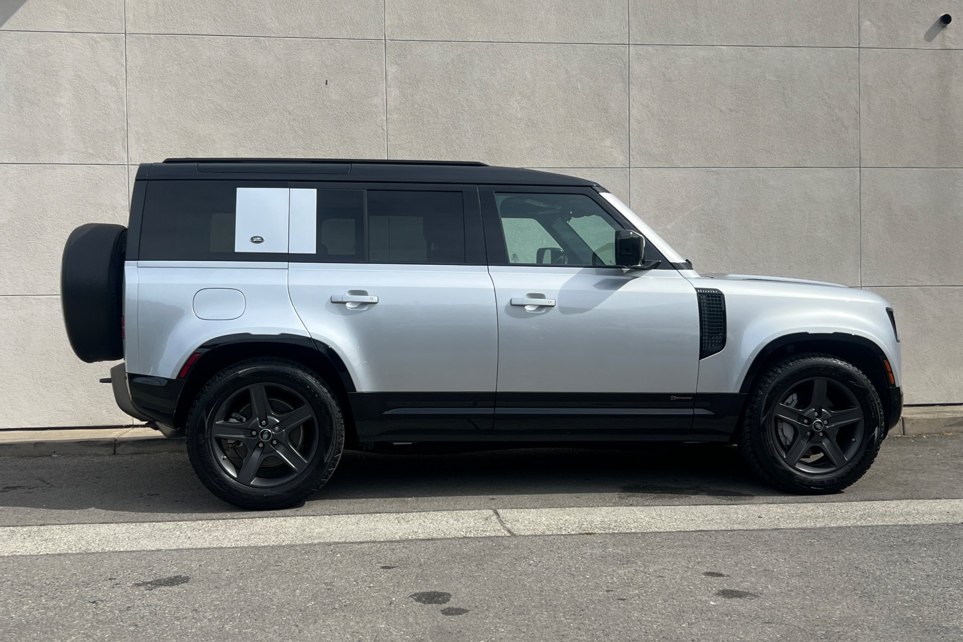 Used 2021 Hakuba Silver Metallic Land Rover X-Dynamic HSE image 8