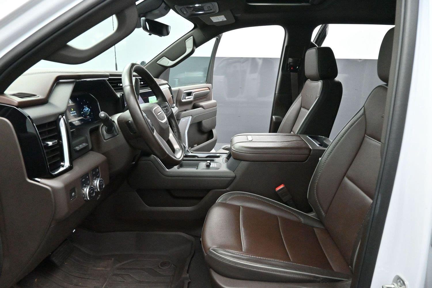 Used 2025 White Frost Tricoat GMC Denali image 12