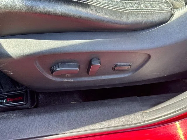 Used 2017 Red Nissan SL image 25
