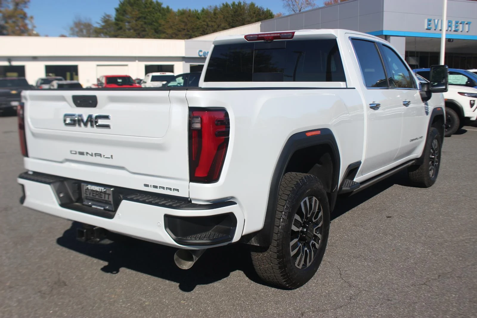 New 2026 Glacier White Tricoat GMC Denali Ultimate image 7