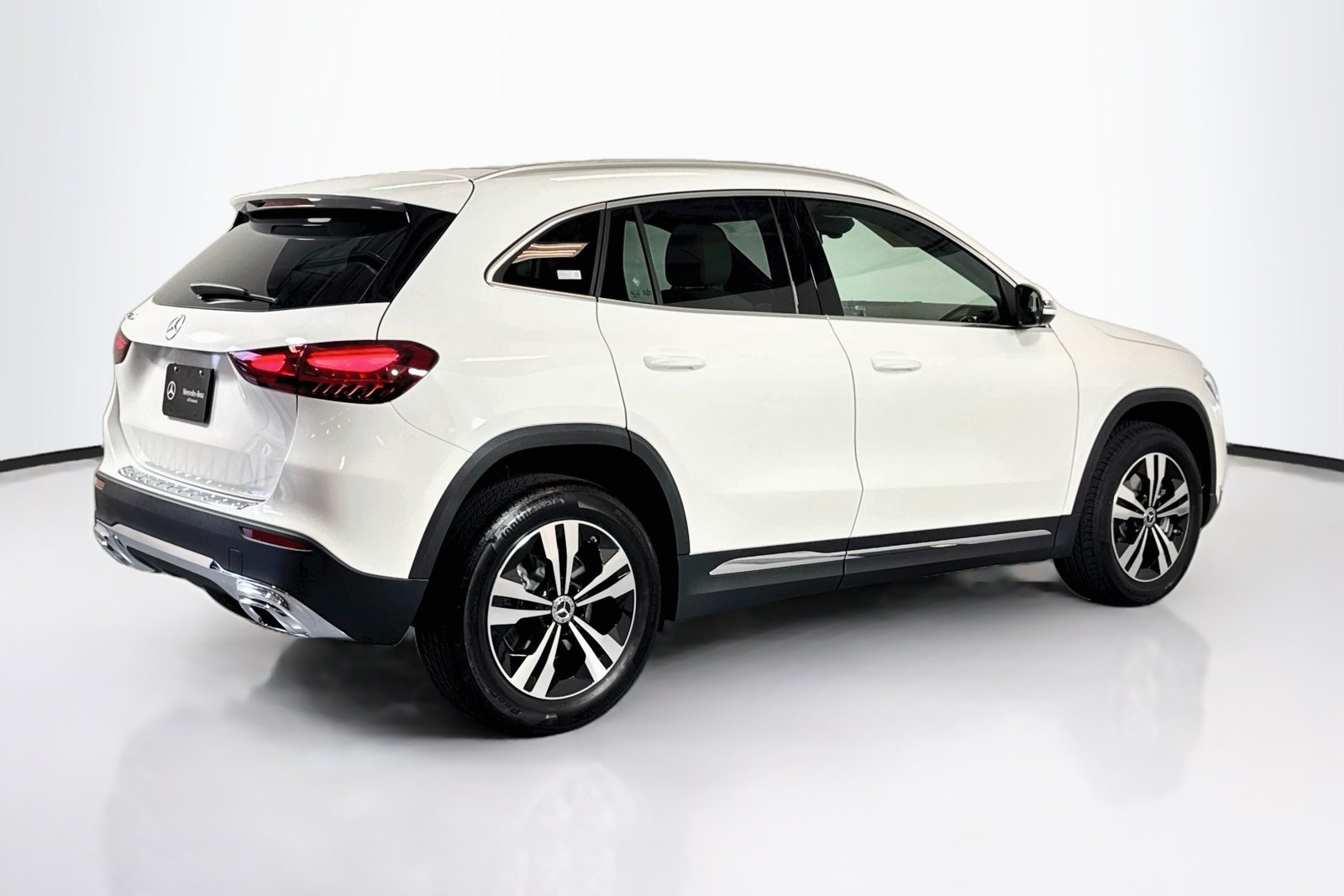 New 2026 Polar White Mercedes-Benz GLA 250 image 5