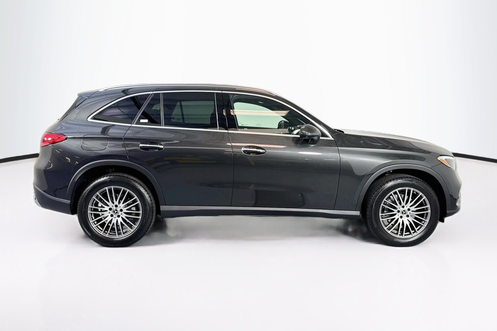 New 2027 Graphite Grey Metallic Mercedes-Benz GLC 300 image 4