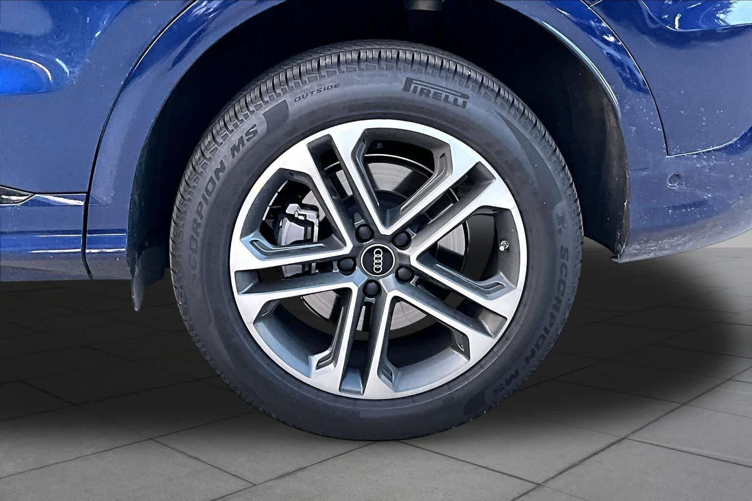 Used 2025 Navarra Blue Metallic Audi Premium image 11