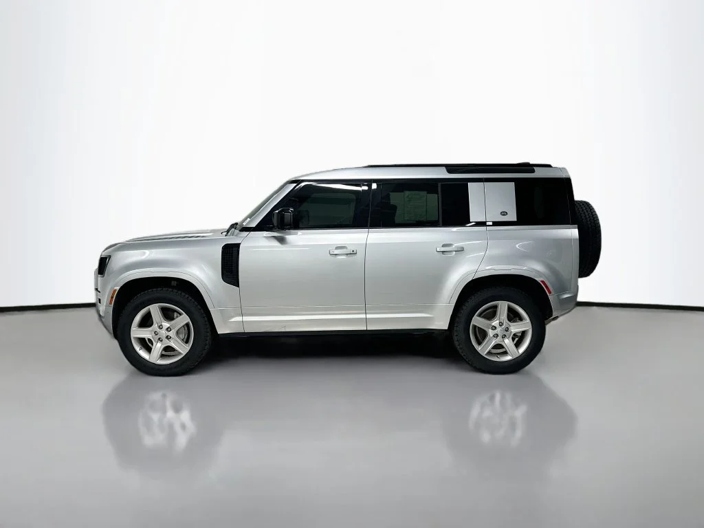 Used 2022  Land Rover XS Edition image 3