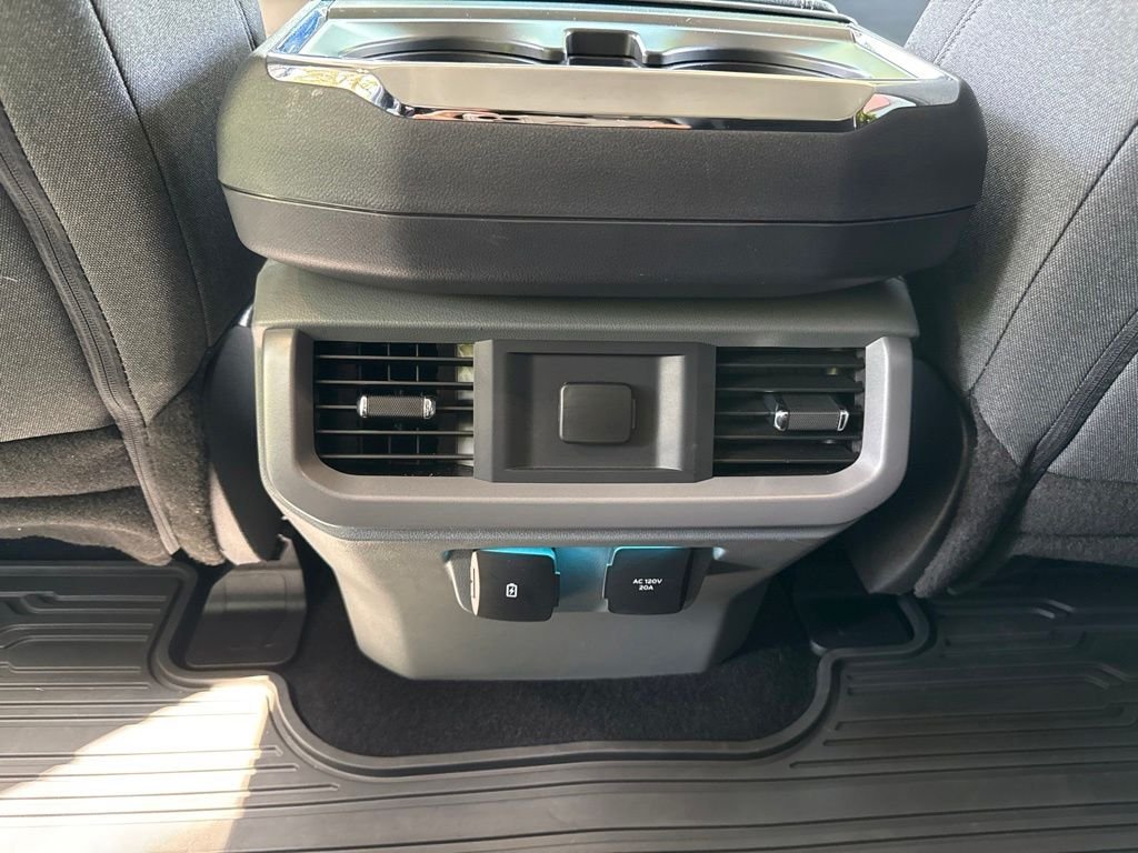 Used 2024 Silver Ford XLT image 19