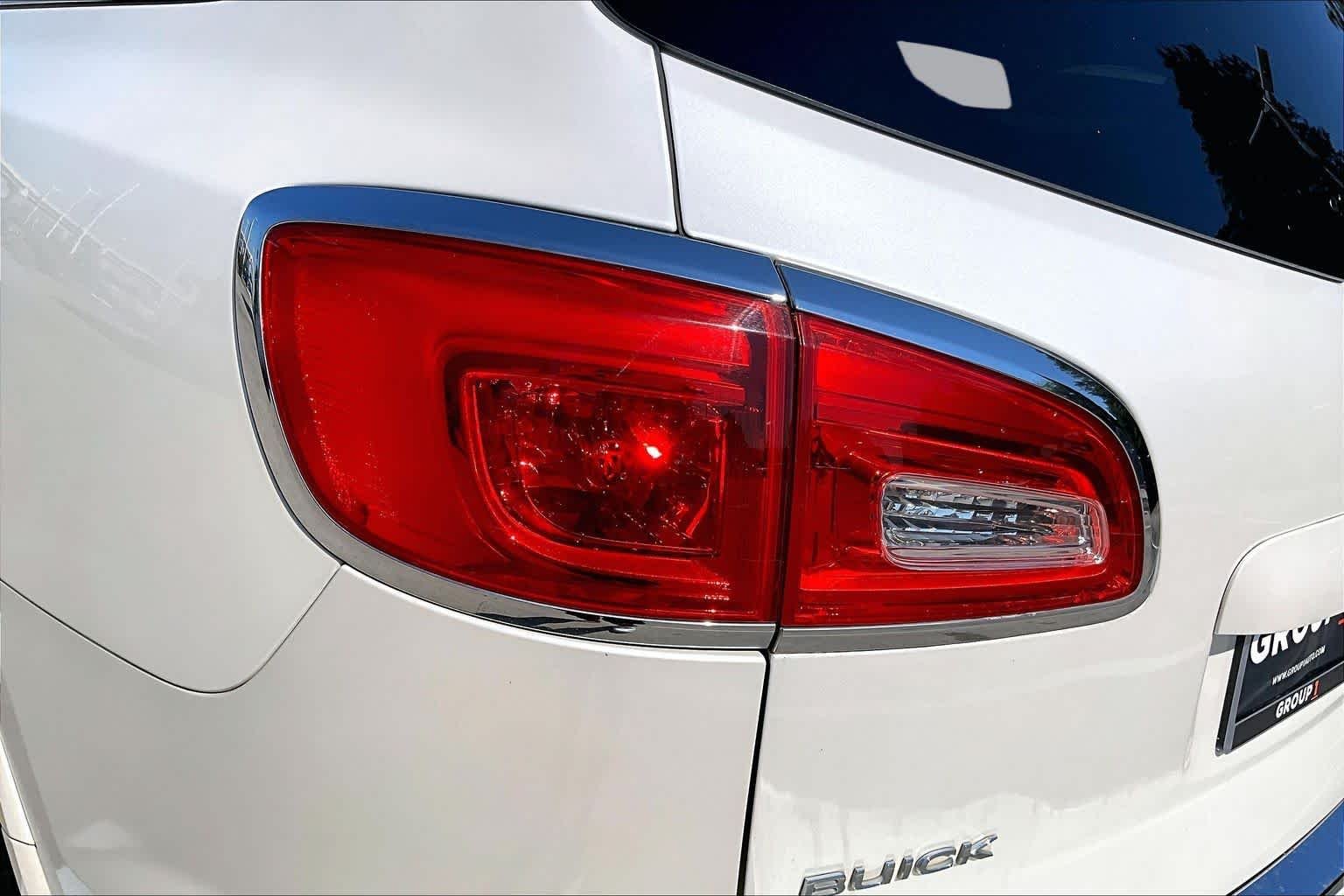Used 2013 White Diamond Tricoat Buick Premium image 27