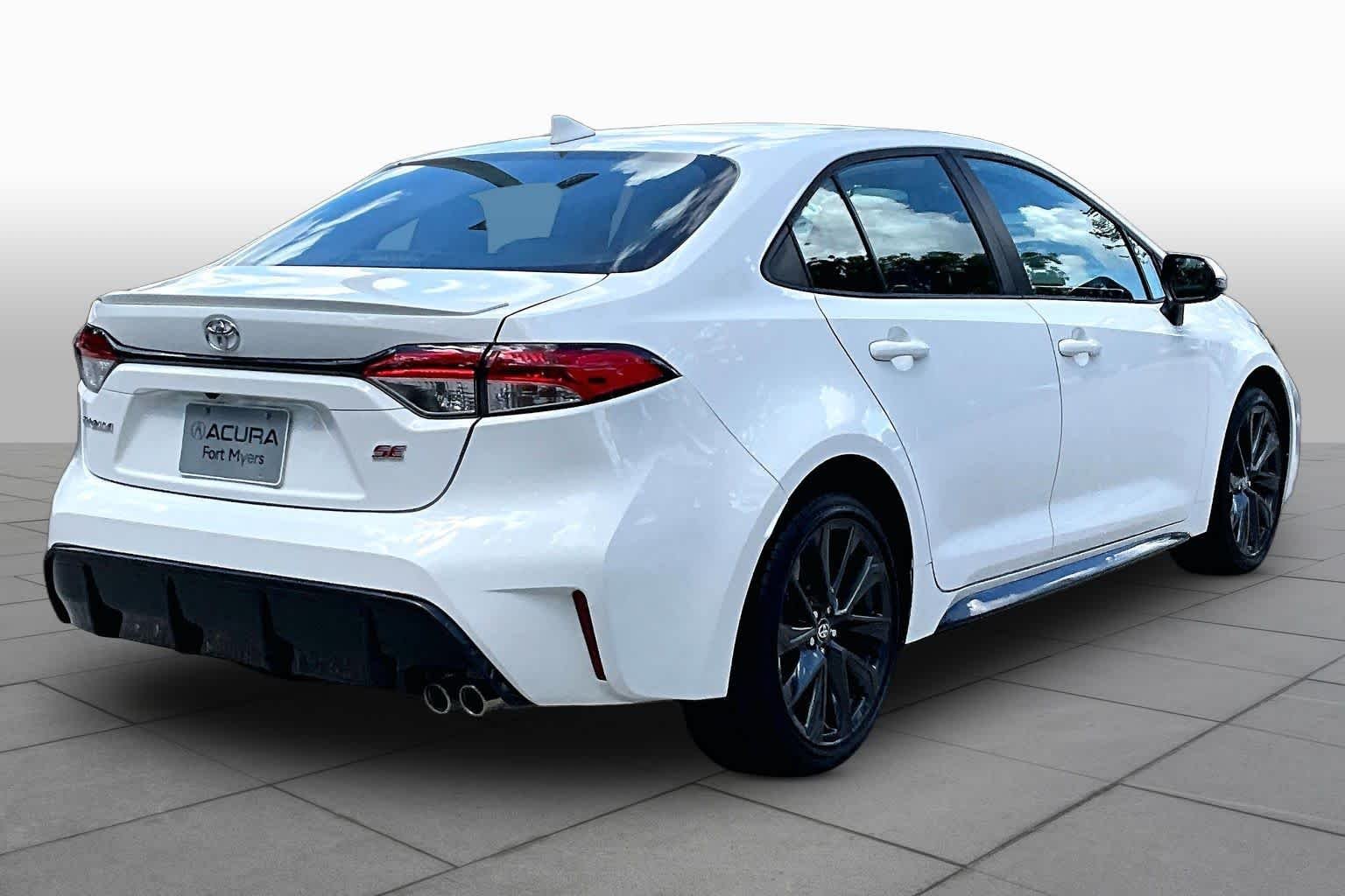 Used 2024 Ice Cap Toyota SE image 13