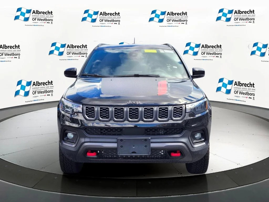 New 2026 Diamond Black Crystal Pearl-Coat Exterior Paint Jeep Trailhawk image 8