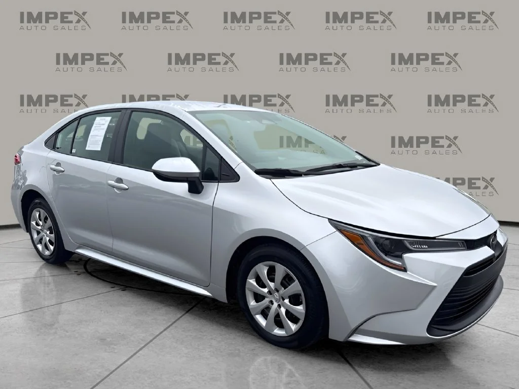 Used 2025 Silver Toyota LE image 7