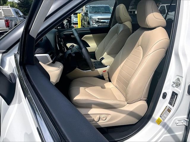 Used 2023 Beige Toyota XLE image 21