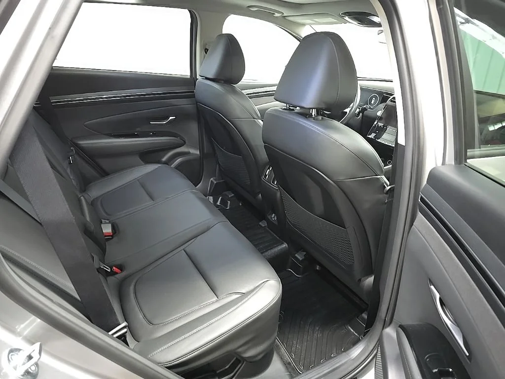 Used 2024 Silver Hyundai SEL Convenience image 18