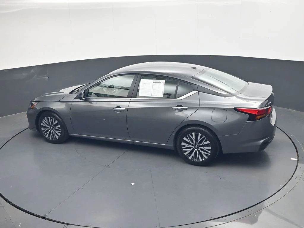 Used 2025 Gray Nissan 2.5 SV image 27