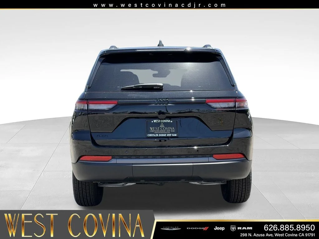 New 2026 Diamond Black Crystal Pearl-Coat Exterior Paint Jeep Altitude image 9
