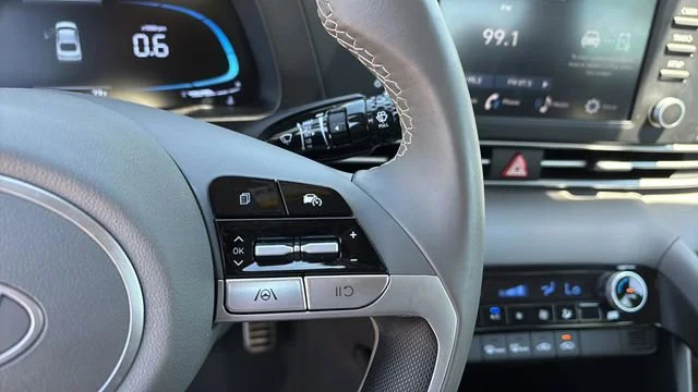 Used 2025 Gray Hyundai SEL Sport image 23