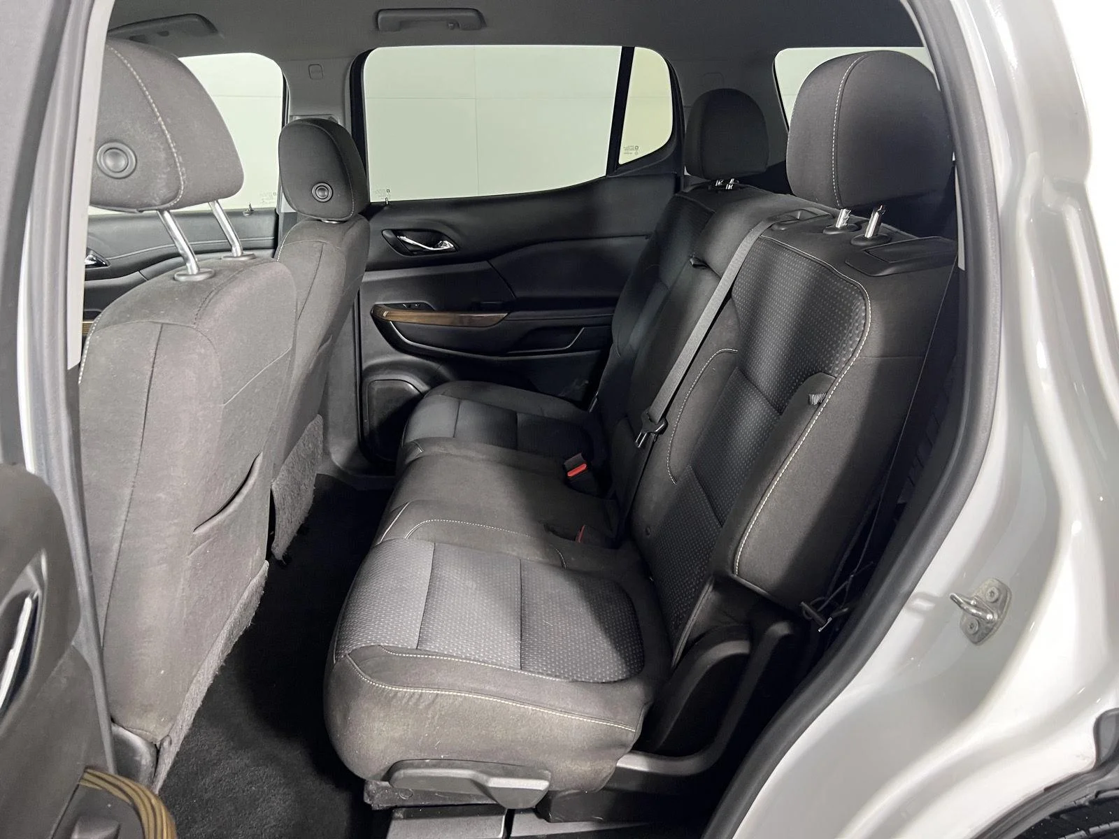 Used 2020 SUMMIT WHITE GMC SLE image 21
