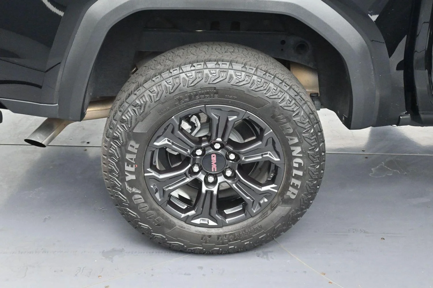 Used 2025 Onyx Black GMC Elevation image 35