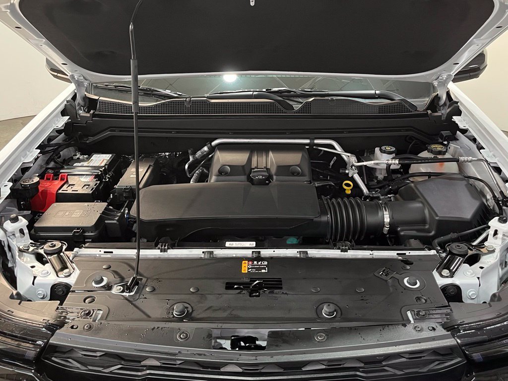Used 2025 White Chevrolet ZR2 image 6