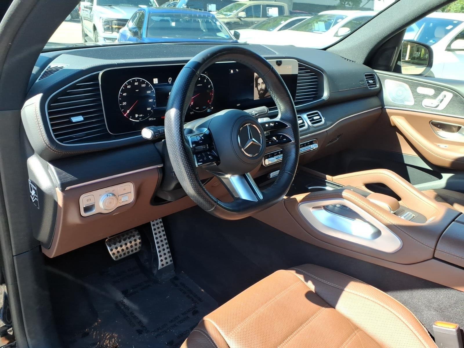 Used 2025 Obsidian Black Metallic Mercedes-Benz GLS 580 image 26