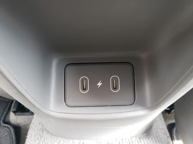 Used 2025 White Hyundai SEL Convenience image 13