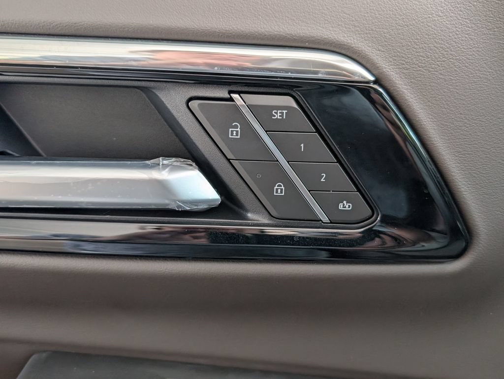 2026 Chevrolet Suburban LT - Photo 14