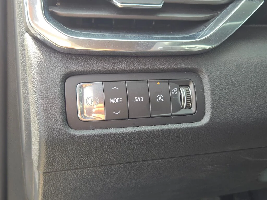 Used 2026 White GMC Elevation image 25