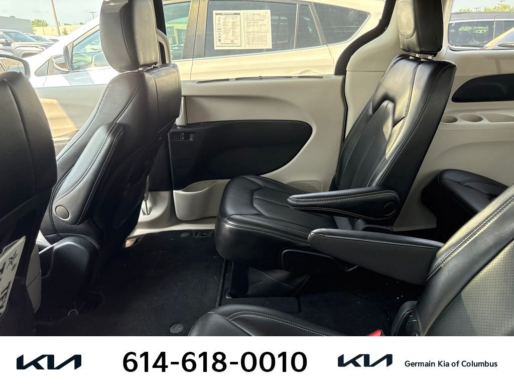 Used 2023 Black Chrysler Touring L image 9