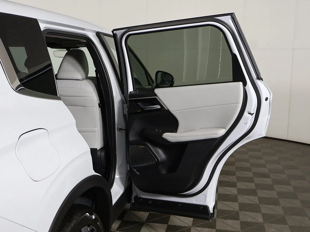 2025 Mitsubishi Outlander SE - Photo 26