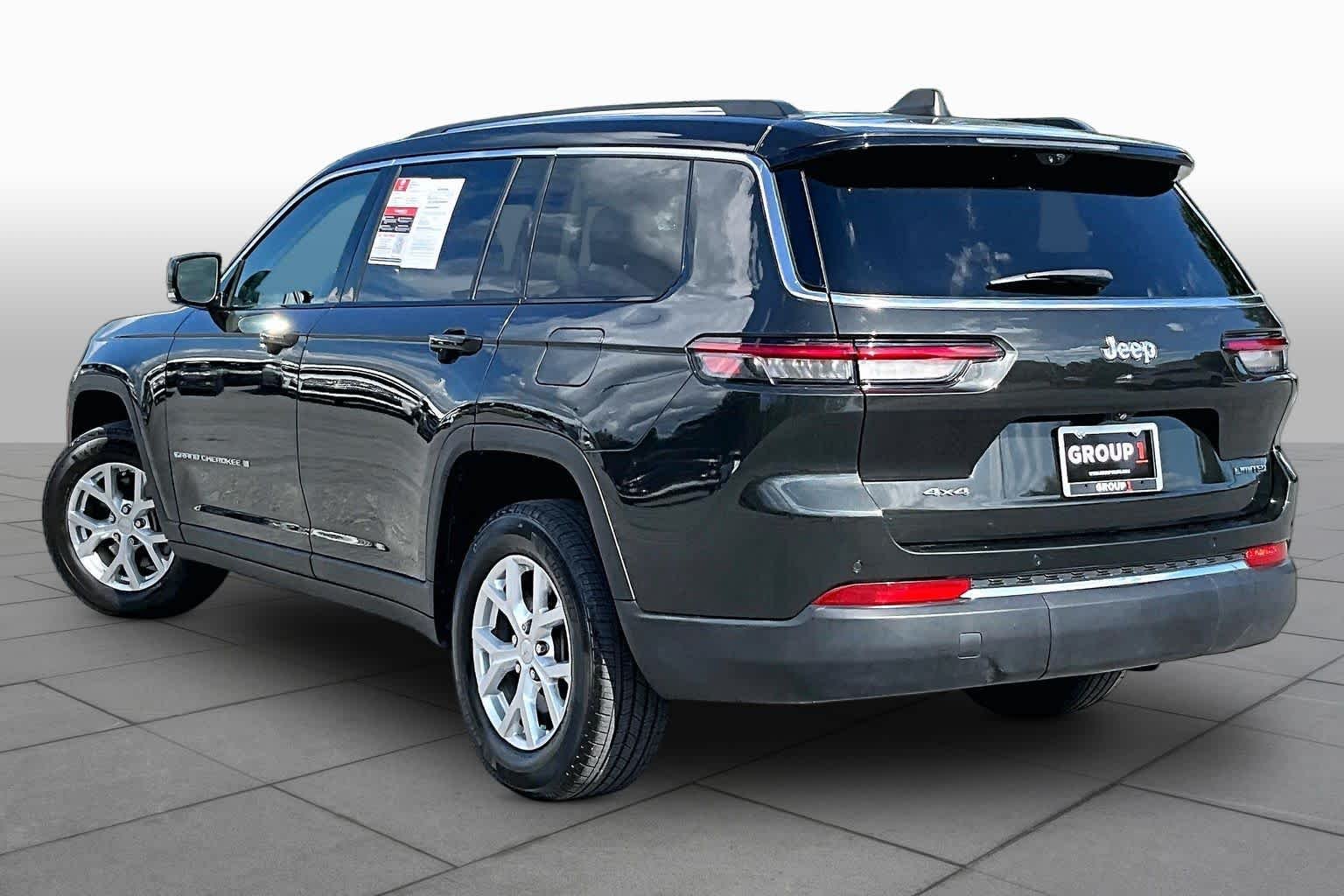 Used 2023 Rocky Mountain Pearlcoat Jeep Limited image 12