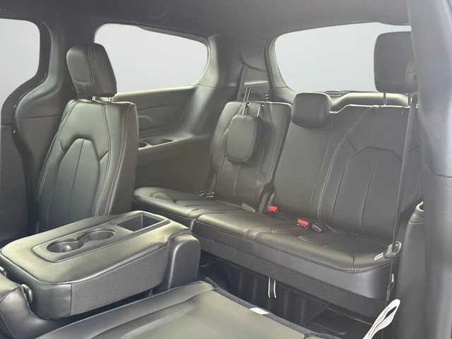 2026 Chrysler Pacifica Select - Photo 12
