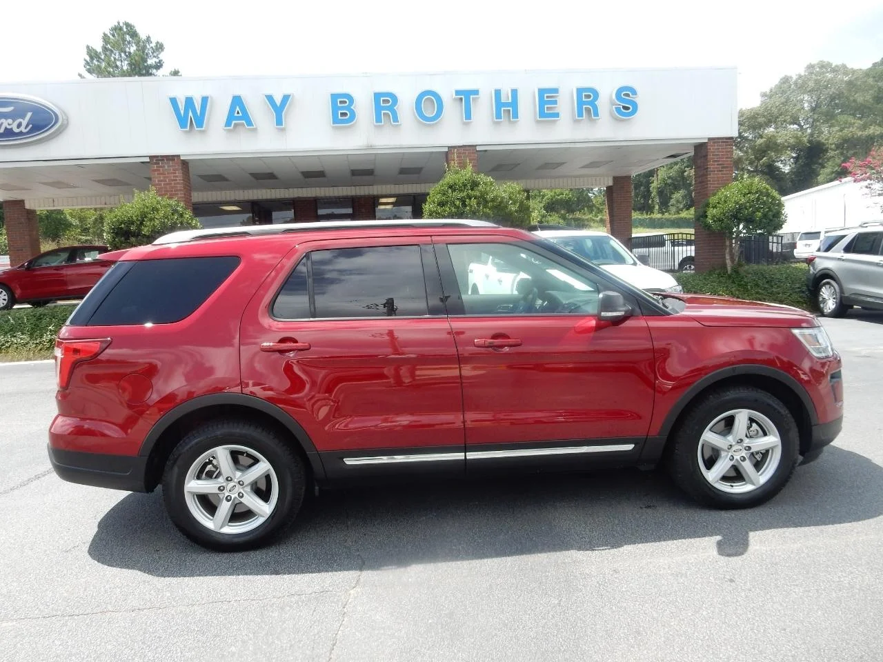 Used 2019 RUBY RED Ford XLT FWD image 1