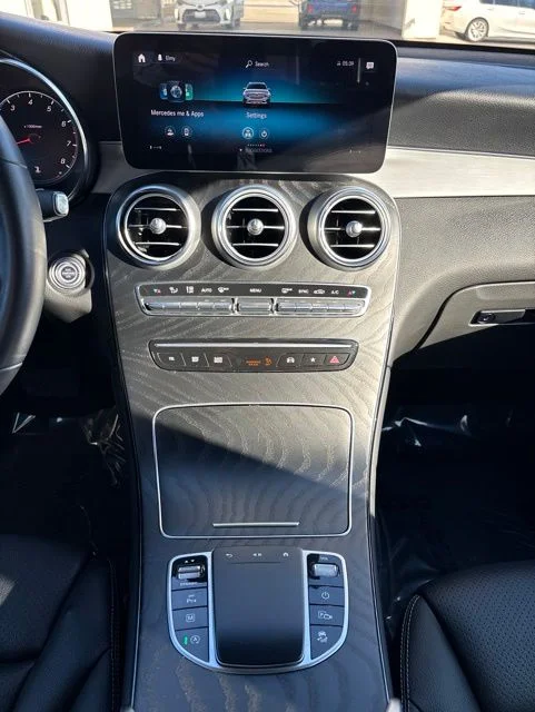 Used 2022 White Mercedes-Benz GLC 300 image 11