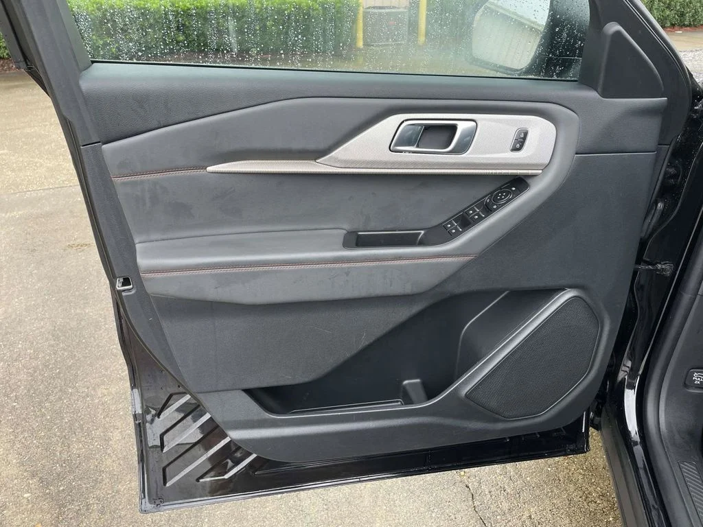 Used 2025 Black Metallic Ford Active image 15