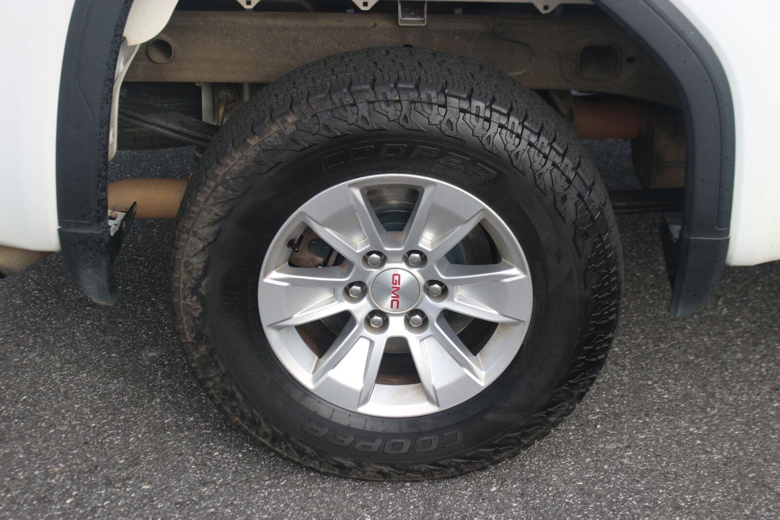 Used 2020 SUMMIT WHITE GMC 4WD Double Cab 147" image 34