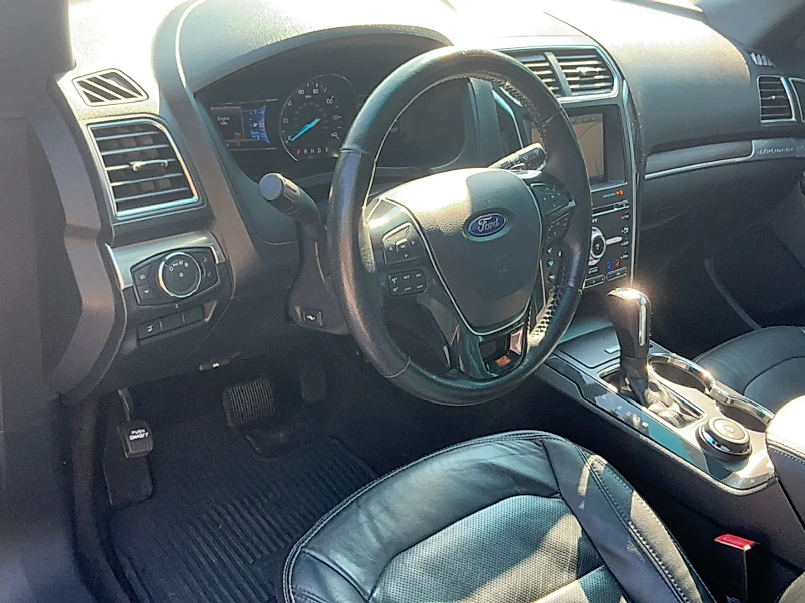 Used 2016  Ford Limited image 8